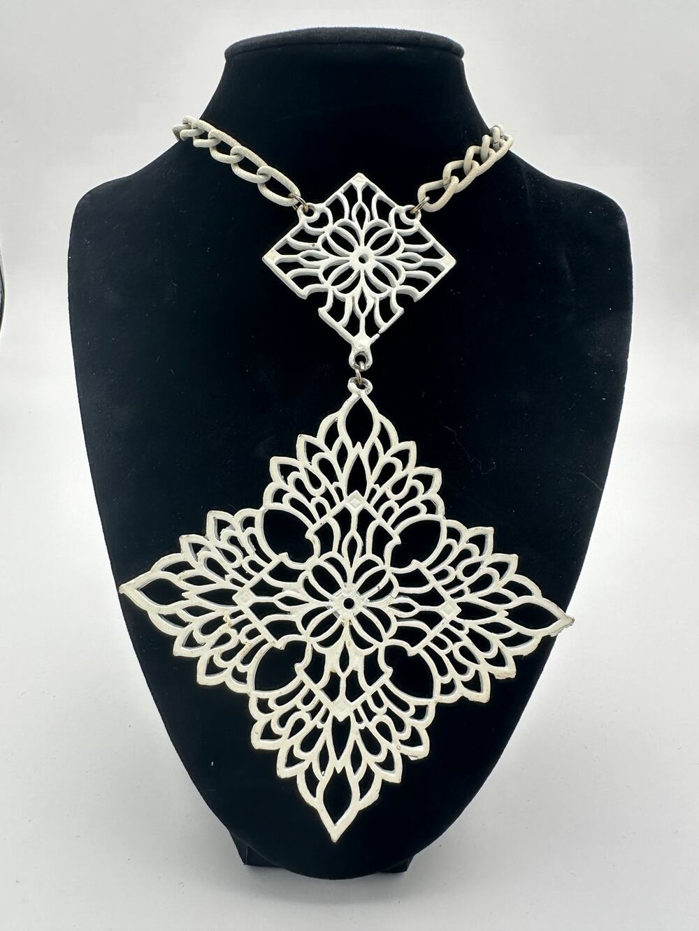 Vintage Unique White Filigree Snowflake Pendant Necklace 19"